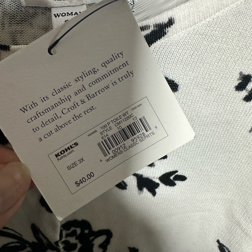 Croft & Barrow Women's White and Black Floral Cardigan Buttoned 3X - Picture 6 of 8